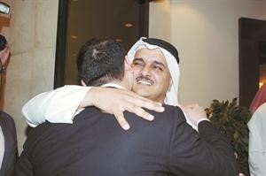  م اياد الخرافي مهنئا المخترع الكويتي
