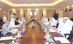 سمو رئيس الوزراء الشيخ ناصر المحمد مترئسا جلسة مجلس الوزراء
