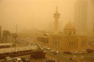 الغبار ملا سماء الكويت امس ومرشح للاستمرار اليوم بنسبة اقل