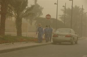 الشوارع خلت الا من المضطرين للتواجد فيها