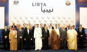 صورة جماعية للمشاركين في مجموعة الاتصال في الدوحة امس	رويترز﻿