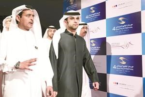 الشيخ منصور ال مكتوم مع رئيس المهرجان عبدالحميد جمعة ﻿