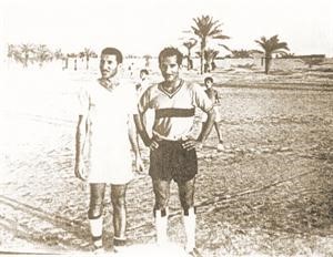 لاعبان من نادي اليرموك في احدى ساحات فيلكا ﻿