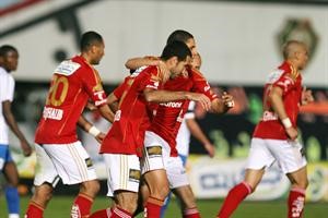 لاعبو الاهلي يتطلعون الى مواصلة الزحف نحو المقدمة بمواجهة طلائع الجيش

