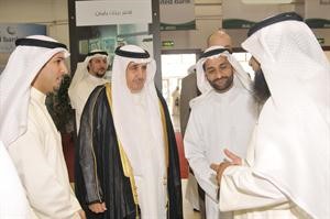 الخالدي يستمع الى شرح عن خدمات بيتك العقارية ﻿