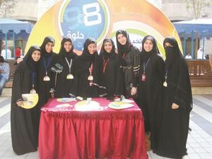 عدد من الطالبات المشاركات في المشروع﻿