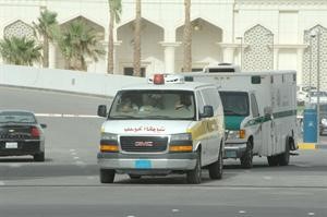 سيارة الاسعاف تقل جثمان المغفور له باذن الله تعالى العم ناصر الخرافي