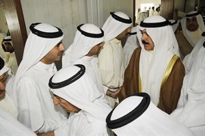 الشيخ محمد الخالد يقدم التعازي