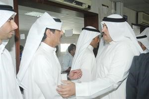 محمد المطير يقدم واجب العزاء