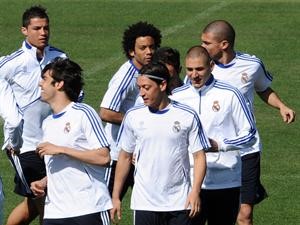 اوزيل يواصل تالقه في تدريبات ريال مدريد
