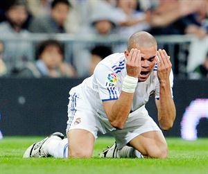 مدافع ريال مدريد بيبي تالق امام برشلونة واثار مشكلة مع ميسي﻿