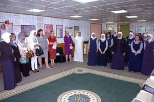 كارين فولكر ورقية حسين في جولة بمدرسة مارية القبطية﻿