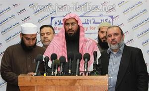جانب من المؤتمر الصحافي الذي عقدته جمعية ابن باز الخيرية﻿