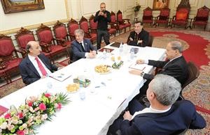 البطريرك الماروني بشارة الراعي مترئسا القمة المارونية التي جمعت الزعماء الاربعة الجنرال ميشال عون ودسمير جعجع والرئيس امين الجميل والنائب سليمان فرنجية في بكركي امس محمود الطويل