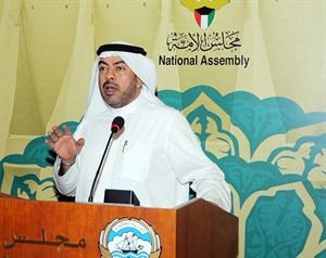 علي الدقباسي متحدثا 