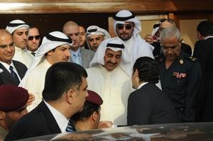 الرئيس جاسم الخرافي ومرزوق ناصر الخرافي وانور جاسم الخرافي اثناء استقبال رئيس الحكومة اللبنانية سعد الحريري
