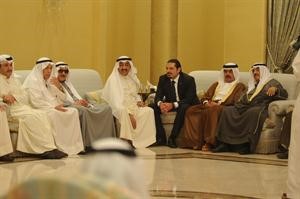سمو رئيس الوزراء والشيخ علي بن خليفة ال خليفة والرئيس سعد الحريري والرئيس جاسم الخرافي وعلي الغانم اثناء العزاء