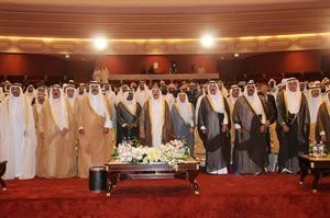 صاحب السمو الامير وسمو ولي العهد والشيخ جابر العبدالله والشيخ فيصل السعود والشيخ مشعل الاحمد وعبدالله الرومي في مقدمة الحضور
