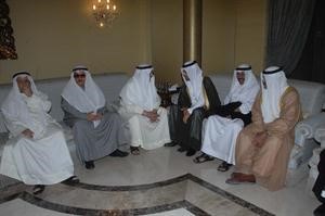 الرئيس جاسم الخرافي اثناء استقباله الامير سعود بن عبدالمحسن بحضور الشيخ راشد الحمود والشيخ فهد السعد وعلي الغانم	محمد ماهر﻿