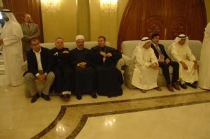 عبدالله الرومي وبعض رجال الدين بديوان الخرافي﻿
