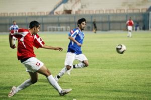 جانب من مباراة الكهرباء والدفاع﻿