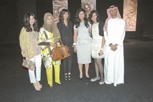 مريم السلمان تتوسط عائلتها﻿