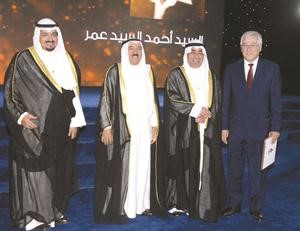 سمو الامير الشيخ صباح الاحمد والشيخ احمد العبدالله واسعد السعد مكرمين احد الشخصيات﻿