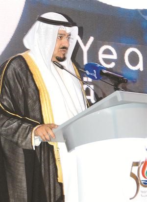 الشيخ احمد العبدالله ملقيا كلمته اثناء الحفل﻿