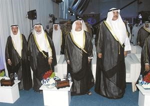 الشيخ صباح الخالد والشيخ علي الجراح ودمحمد البصيري واحمد الهارون اثناء السلام الوطني﻿