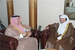 السفير الشيخ حمد جابر العلي خلال لقائه وزير الحج السعودي دفؤاد الفارسي﻿