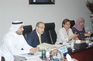 دموضي اثناء حديثها لمديري عموم المناطق التعليمية ويبدو الخياط والرشيد واللوغاني	 سعود سالم﻿