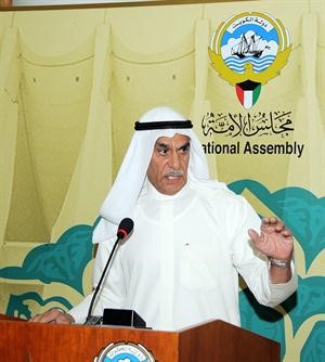 احمد السعدون اثناء المؤتمر الصحافي في مجلس الامة