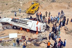 صورة وزعتها وكالة الانباء السورية لحادث سير اودى بحياة عدد من العراقيين قرب حمص افپ 