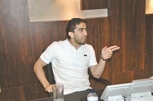 الخطيب سعيد بالفوز بالدوري ولقب الهداف