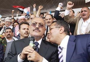 الرئيس اليمني مخاطبا مناصريه	 رويترز﻿