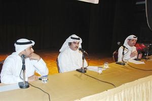 ميثم الشخص ودانور الشريعان على المنصة
