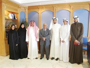 دعبداللطيف البدر خلال لقائه وفد اتحاد الطلبة﻿