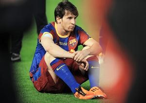 ميسي حزينا عقب خسارة كاس اسبانيا امام ريال مدريد اپ
