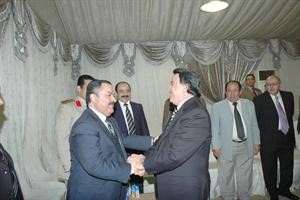 العميد اح اشرف بركات مرحبا بالسفير الاردني ويبدو المستشار الاعلامي معتز امين