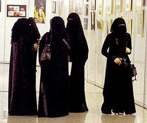 سعوديات يطالبن بحق التصويت في الانتخابات البلدية