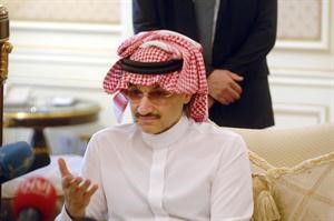 الامير الوليد بن طلال خلال المؤتمر الصحافي
