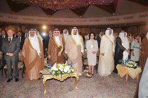 الشيخ احمد العبدالله والامير الوليد بن طلال والشيخة مي ال خليفة ومصطفى الشمالي وفيصل الحجي وعبدالعزيز خوجة خلال الافتتاح محمد ماهر
