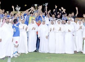 فريق الكهرباء متوجا بالكاس﻿