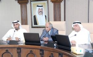 دعبداللطيف البدر خلال اللقاء﻿