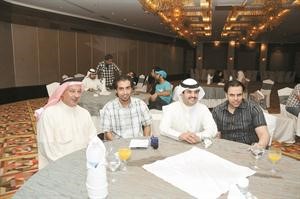 الشيخ دعيج الخليفة والنجم احمد السلمان وباسل الدوسري اثناء المؤتمر 	انور الكندري﻿