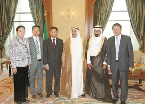 صاحب السمو الامير الشيخ صباح الاحمد مستقبلا رئيس بلدية عاصمة منغوليا والوفد المرافق له﻿