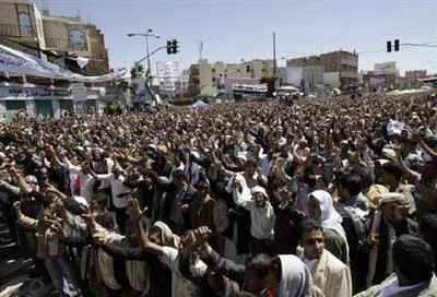 اليمن: التوتر الأمني يطغى على المبادرات بعد تراجع صالح عن قبول المبادرة الخليجية