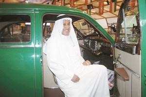 النبهان داخل احدى السيارات القديمة﻿