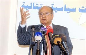 عبدالله النيباري متحدثا خلال الندوة