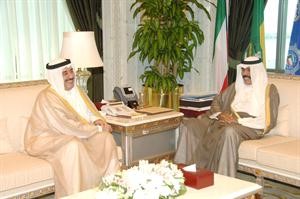سمو ولي العهد الشيخ نواف الاحمد مستقبلا الشيخ احمد الحمود﻿
